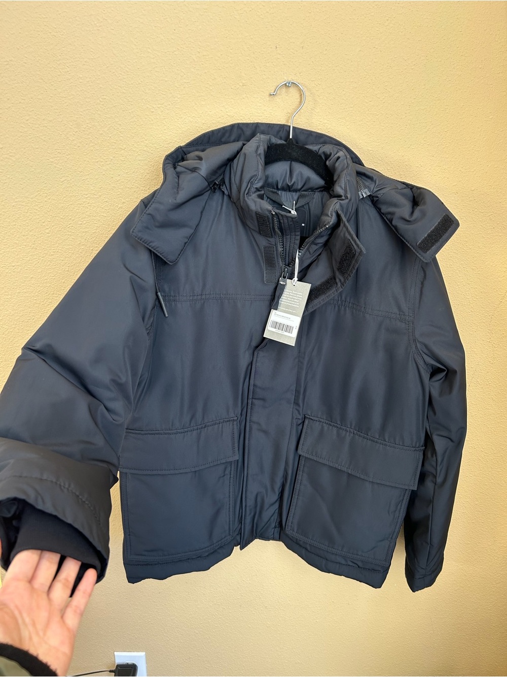 Everlane men's puffer coat size XS black New MSRP $165
Very warm kind